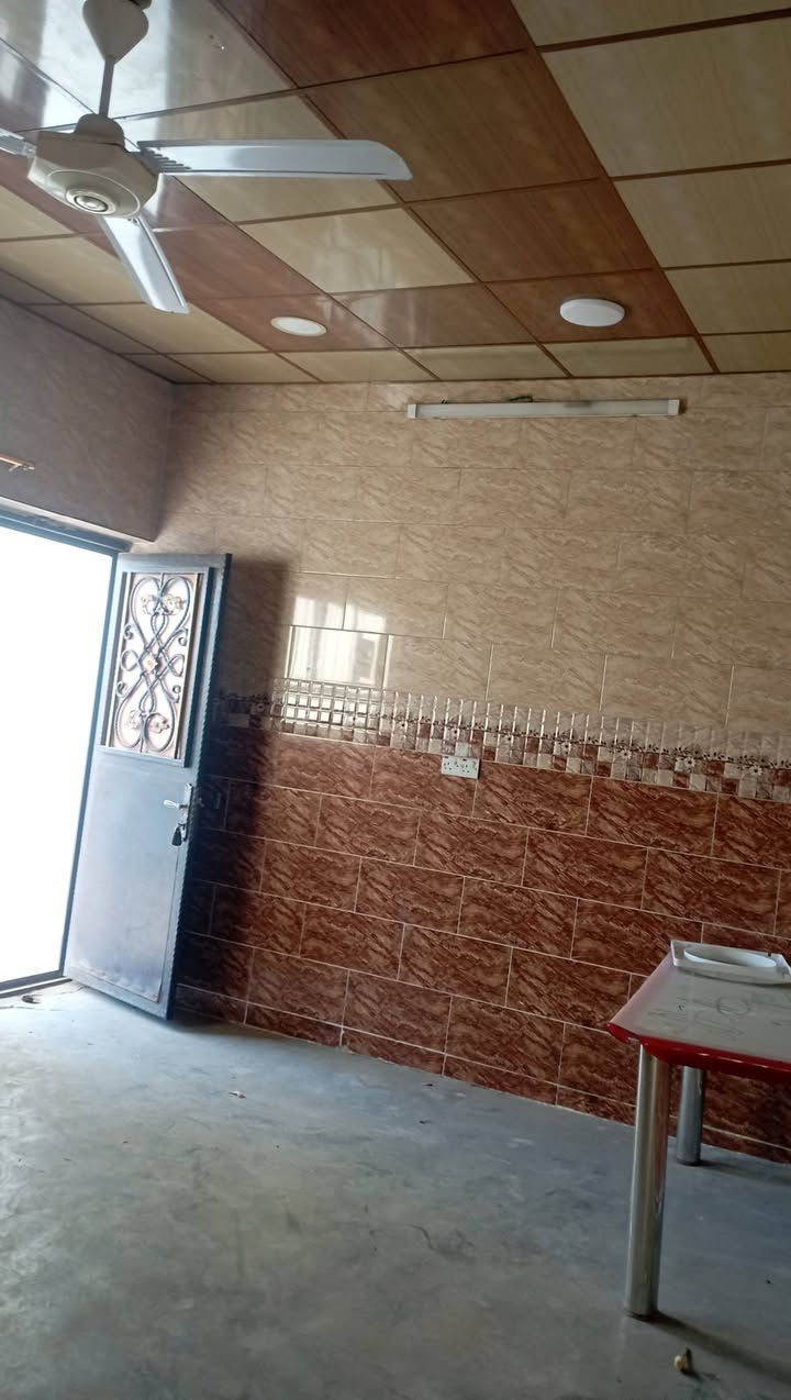 سه رتا به ناوى خواى گه وره و ميهربان
سلاو كريارانى به ريز 

ئه م خانومان لايه بوفروشتن 

مساحه 200متر

پيكهاتوه له دووژورنوستن هول متبغ ميوان مشته ملأت بيتونه 

فرعى قيرتاوه خانويكى زورباكو خاوينه 

سعرى 55مليون و معمله 

عنوان كركوك بنجاعلى نزيك مصته و سفه كه ياخود نزيك مكتب صلبا تو بوزانينى زياترپه يوندى كن به م ژمارانه ى لأى خواره وه 

***********//***********سه ردانى نوسينگه ى زه نگه نه بكن
