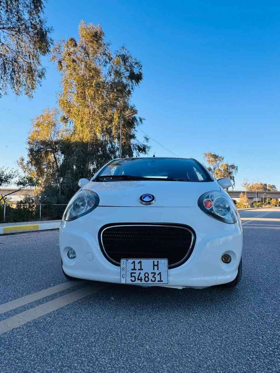 السلام عليكم

باندا 
موديل 2013
رقم بغداد أنكليزي 
گير اوتو 
بيها جاملغين صبغ وباب للجمالية فقط بدون حادث
جاهزة من كلشي
مكينة 
گير 
حدادية
تخم تاير 
تبريد 
شاشة 
كامرة
مكاني بابل مسيب
***********
