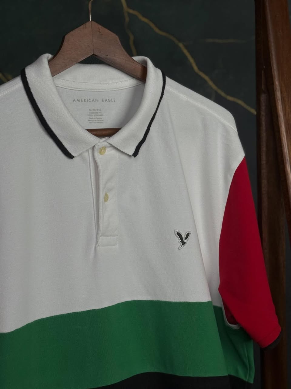 AMERICAN EAGLE
تيشيرت ياخة ماركة اميريكان إيكل 
متعدد الالوان ( ابيض - احمر - اخضر ) 
خامة قطن 100 % 
ستايل انيق لفصل الصيف 
بلد الصنع : باكستان 
القياس : XL 
عرض الصدر : 62 سم
توصيل مجاني داخل بغداد وباقي محافظات العراق 🚚


**إذا كنت صاحب هذا الإعلان وتريد حذفه لأي سبب، رجاءا أرسل رسالة إلى الدعم الفني**