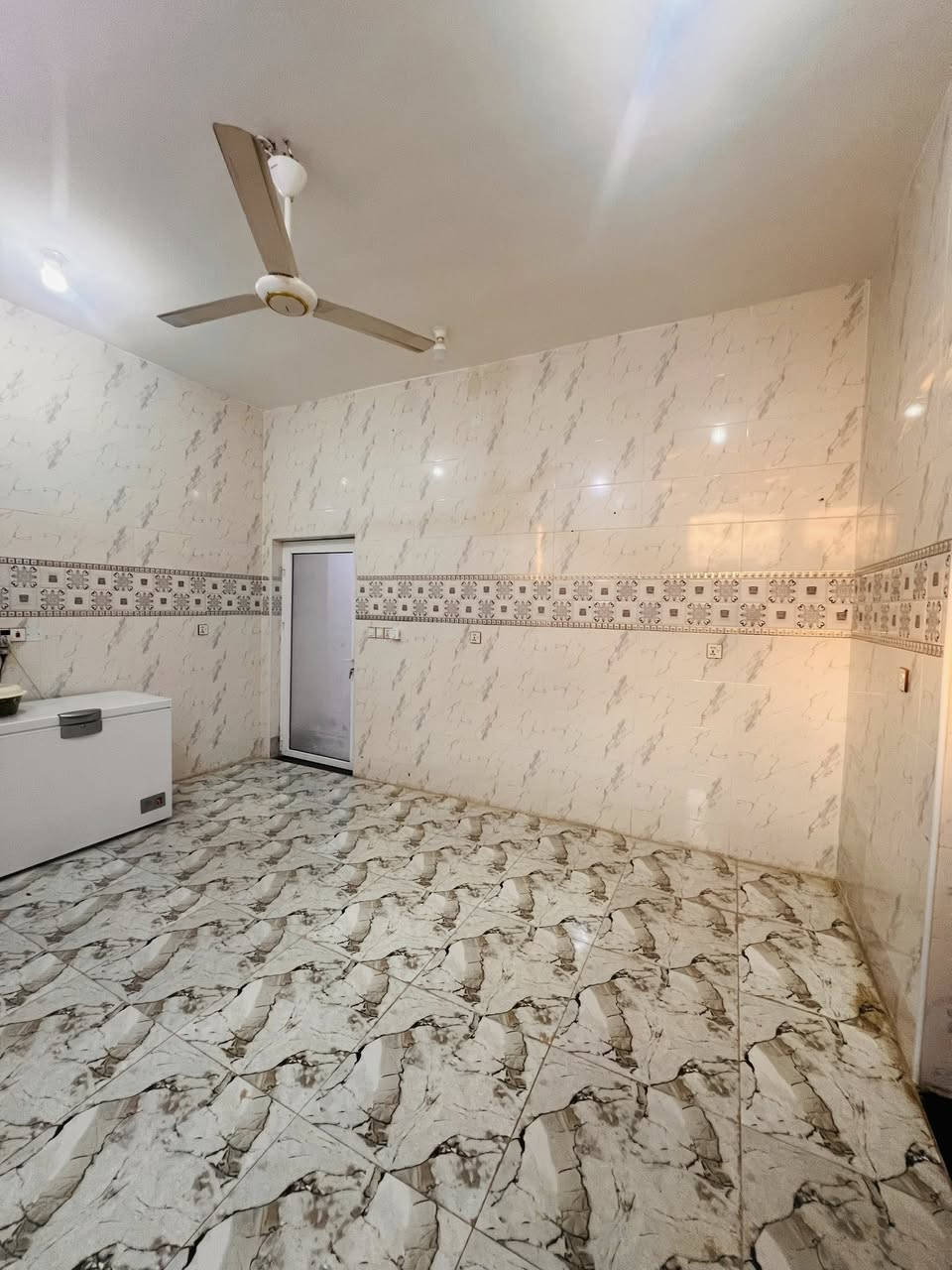 (#أَعَــــــــــــــــــــلَأَنَ) 
   ((#مكتــب_شمــس_الباحــث_للعــقارات_السماوة))

دار للبيع ▪️ في منطقه ال 36 
المساحــه ▪️259m موقع مميز جداا 

 يتكون من غرفتين  نوم صاله  واستقبال مطبخ ومجمعات صحيه   سنه البناء 2024

لمعرفه السعر اترك تعلق داخل المنشور    

#حاب_تعرض_عقارك_كل_ماعليك_مراسلتنا_على.          _الخاص_أو الأتصل_على_أرقام_المكتب https://www.facebook.com/shamsalbhith?mibextid=LQQJ4d

     شمس الباحث للعقارات السماوة 
                       بأدارة    
             ابو مؤمل الفرطوسي      
                  ***********      ***********

(🌹#شعارنا_الأمانة_والثقه_والأخلاص_في_العمل🌹)
