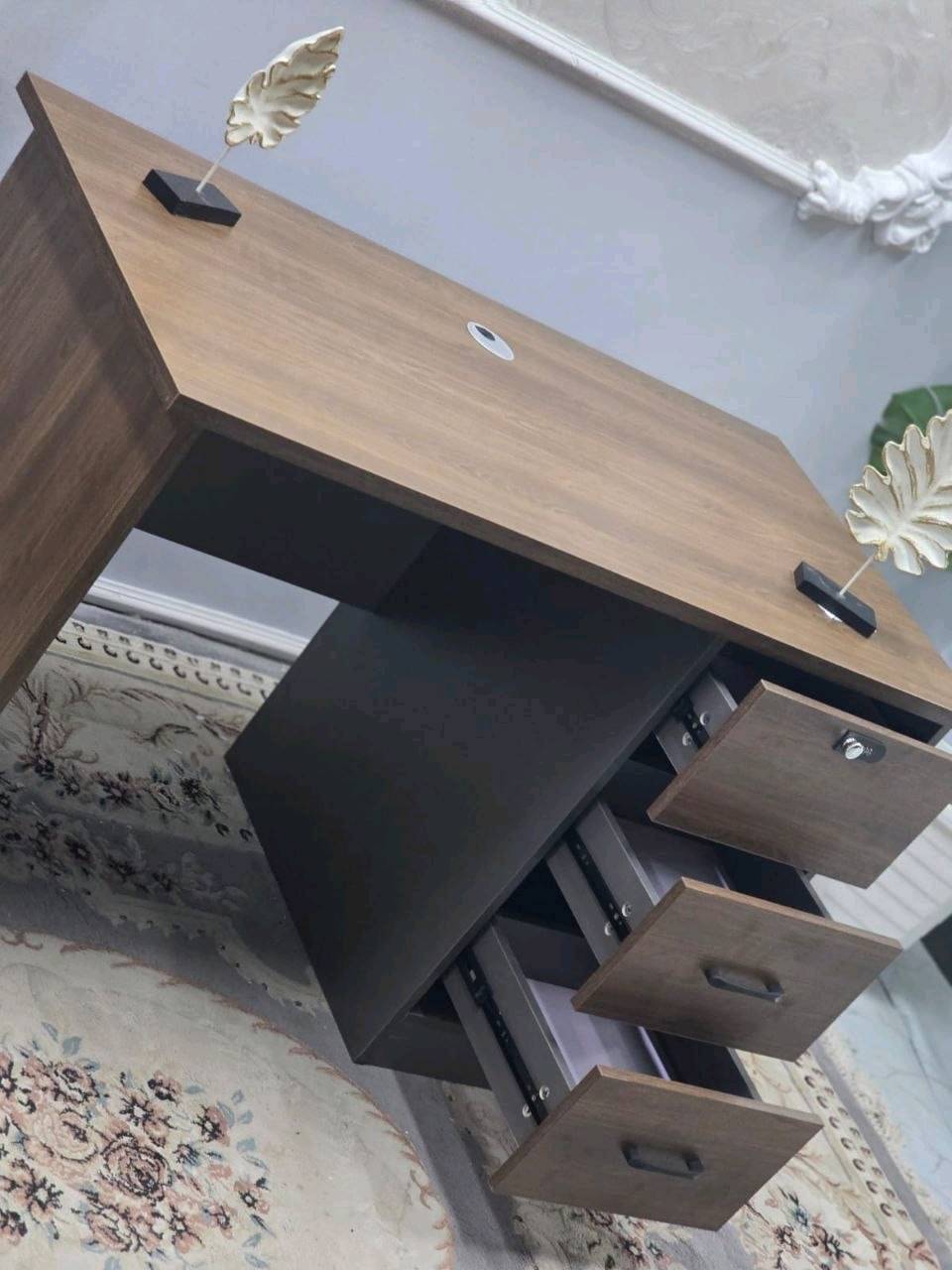 ميز مكتبي ميز دراسي بتصميم عصري وأنيق 

✔️ تصميم مودرن يناسب المنزل والمكاتب
✔️ سطح واسع للدراسة أو اللابتوب والكمبيوتر

 القياسات:
▪️ الطول: ١٢٠ سم
▪️ العمق: ٥٩ سم

 

التوصيل مجاني