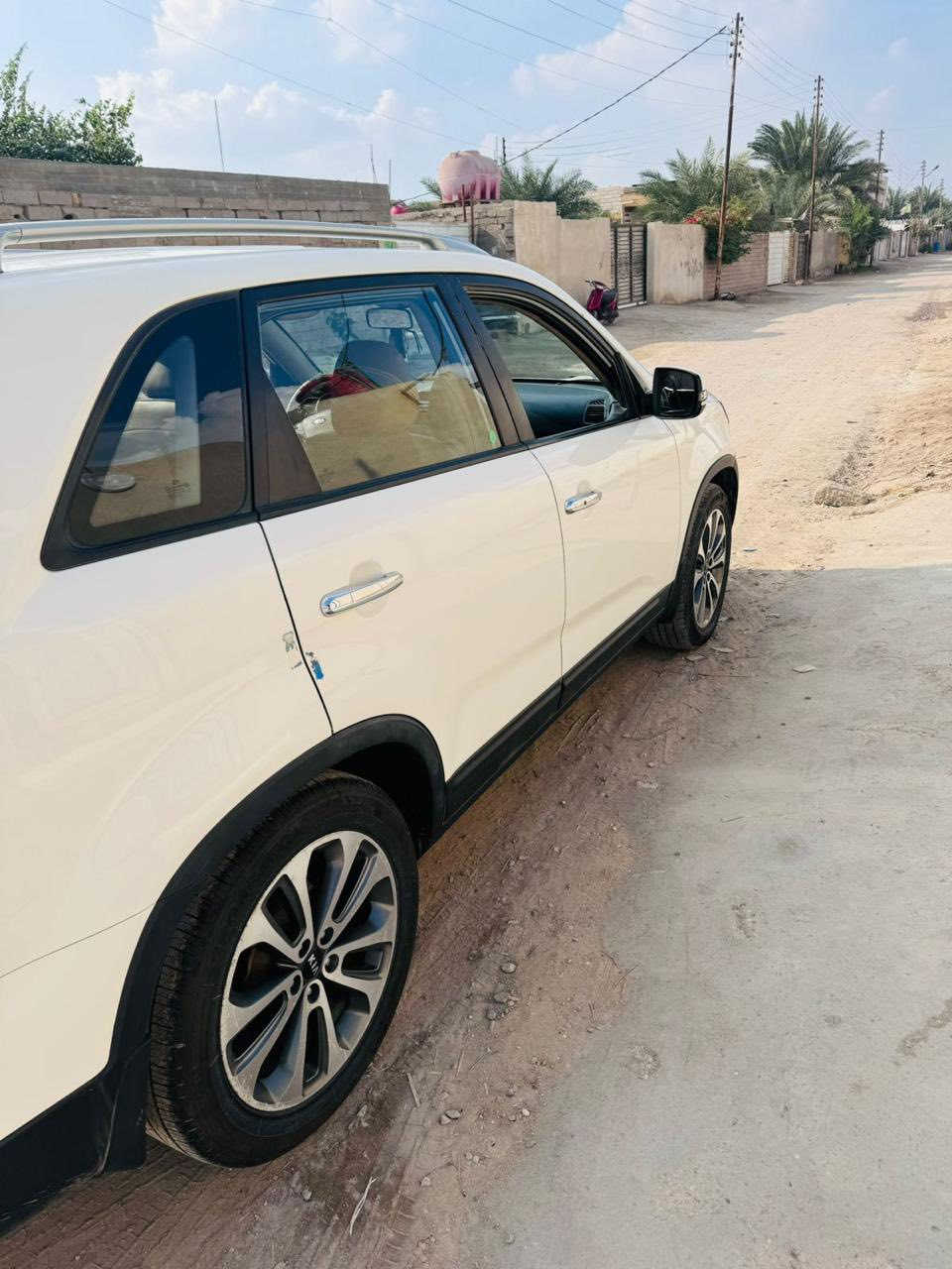 كيا سورنتو 13 شكل 14 خليجي 
محرك 6 سلندر 3500
البدي نظيف جداً السياره بدون حادث
السياره بصمه تحكم ستيرن كامل شاشه لمس بلوتوث السياره نحفة جداً جميله و روعه
لكن السياره مبدل بيها محرك طابوكة نظيف جداً اي خلل اي مشكله ثانيه ما بيها
تبريد ممتاز تراي ناعم و حلو زوج تاير جديد السيارة ماشيه 188 الف كيلو متر
رقم ذي قار الدولي الجديد 27
سنوية ب اسمي
العنوان البصرة قضاء المدينه
***********
متواجد واتساب 
السعر 170 ورقة و بيه مجال
