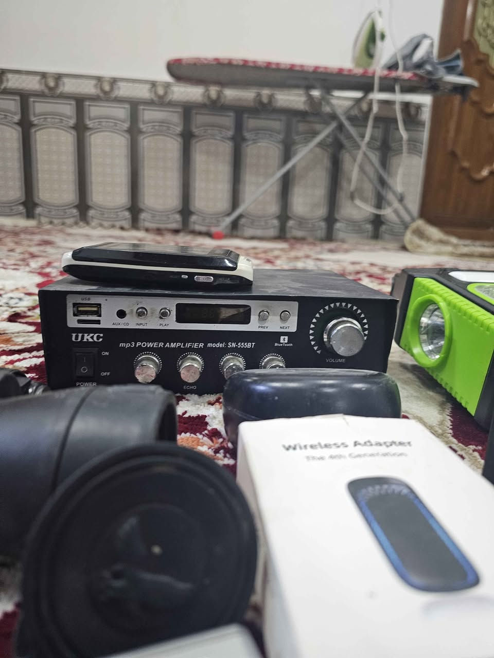 به فحم و شغال يتكون من 
2 لایت شغال حجم کبیر وصغير
مكواة من نوع نوال شغال
مكسر صوت للتفليش او صوتيات شغال
كاربلي شغال
منظار احادي 
سماعة بدون خريطة
شاحن بطاريات كامرات نيكون
شاحن وايرليس الماني
gps  Garmin
فاحس ملقط فحم
طابعة وكامرة فحم
2 راوتر جيب واحد شغال الغ فحم
سماعة سبيكر صغيرة شغال
اتاري سوني شغال يلزمله تصليح
كل هذا بسعر 20 الف دهوك, العراق


**إذا كنت صاحب هذا الإعلان وتريد حذفه لأي سبب، رجاءا أرسل رسالة إلى الدعم الفني**