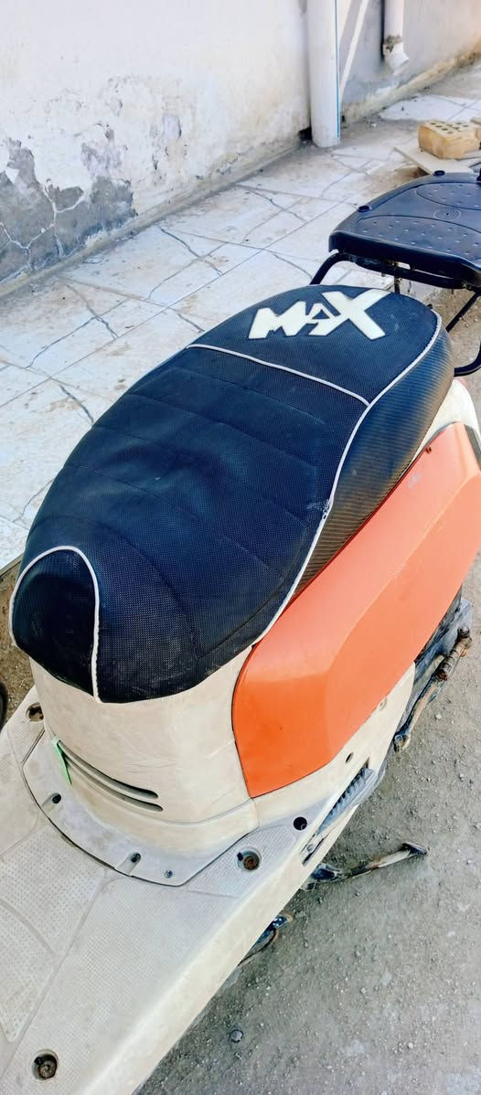 سلام عليكم ماكس بوليس 2008 بلادي مكفولة السعر 350 
مكاني بلقاسم ***********
