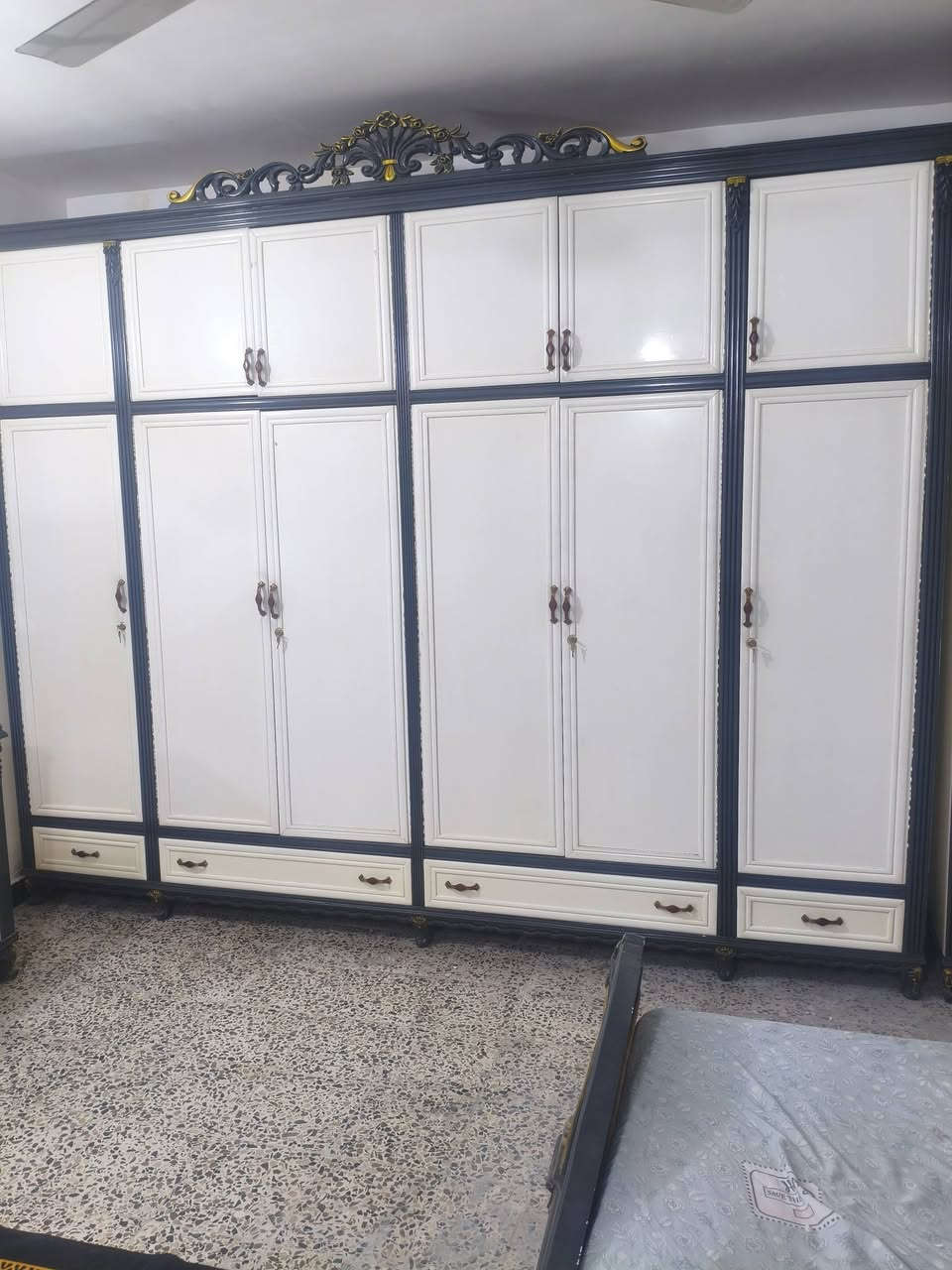 السلام عليكم
غرفه نوم مستعمله ابيض نظافه 80% 
دنك زان مصري 
5ملم خارج hdf
داخل 4ملم صاج
سقف وارضيه بلوك صاج 
ظهر جرجوبه براغي 
رجل زان جعب غزال 
مكان بغداد حي الاعلام 
الاستفسار على رقم 
***********
