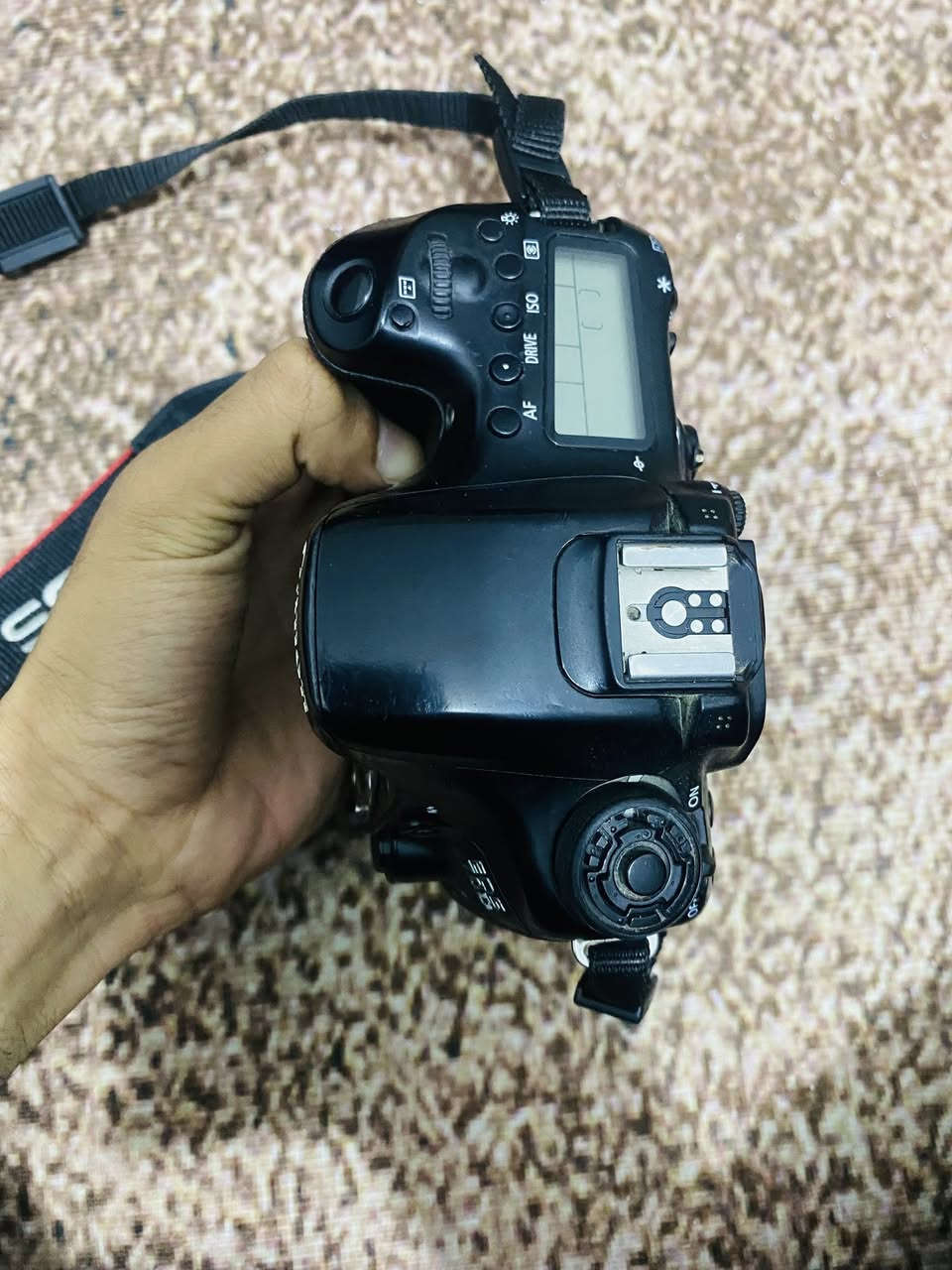 السلام عليكم
معدات للبيع ركز وياي 👇🏾
*كانون D70 
عدسة 300-75
معاها بطاريتين وحزام كتف وجنطة وشاحن 
+ بطاريتين كانون وشاحنة 
السعر 600 الف وبيهن مجال 
________________________
* نيكون D7000
* عدسة 140-18
* عدسة 300-70
* جلاتين 
* شاحنة 
* بطارية 
* جنطة 
* حزام كتف 
السعر 500 الف وبيها مجال 
____________________
*اوزمو مانع اهتزاز للمبايل 
ويا شاحنته والكارتونه موجودة 
السعر 40 الف 
_____________________
*معدات تصوير للمغامرين 
جنطة كلشي متوفر بيها اي شي يخص المغامرة 
السعر 50 الف 
الشراي تفضل خاص او الاتصال للاستفسار 
***********
