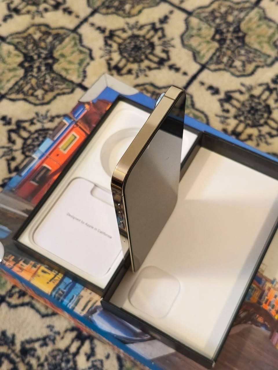 ايفون 13 برو ماكس
ب80 
ذ256 
بلادي شرق اوسط كامل ملحقات 
ويا كفرات ثنين وعدسات للكامرات الياقوت
وراس شاحنة اصلي 
اخوان للمراوس فقط بايفون 15 عادي 
***********
