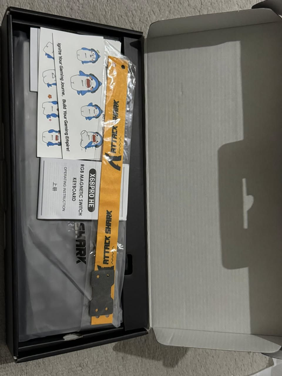 Keyboard:

ATTACK SHARK X68 PRO HE Wireless + Wire جدید

� معلومات أساسية

 • الموديل: X68 PRO HE

 • نوع السويتش: مغناطيسي (Hall Effect)

 • Hot-Swap: ✅ تگدر تبدل السويتشات

 • الكيكابس: PBT دبل شوت (ما تبهت)

 • الهيكل: ألمنيوم CNC قوي

� البطارية:5000mAh🔋

� الحجم والوزن

 • الوزن: 780 غرام

 • الحجم: 32.5 × 11 × 4 سم

✔️ سرعة 8000Hz

✔️ Rapid Trigger 0.005mm

✔️ واير + وايرلس

✔️ سويتش مغناطيسي

✔️ تفعيل قابل للتعديل

اللون: أسود

سعر:٧٠ الف


**إذا كنت صاحب هذا الإعلان وتريد حذفه لأي سبب، رجاءا أرسل رسالة إلى الدعم الفني**