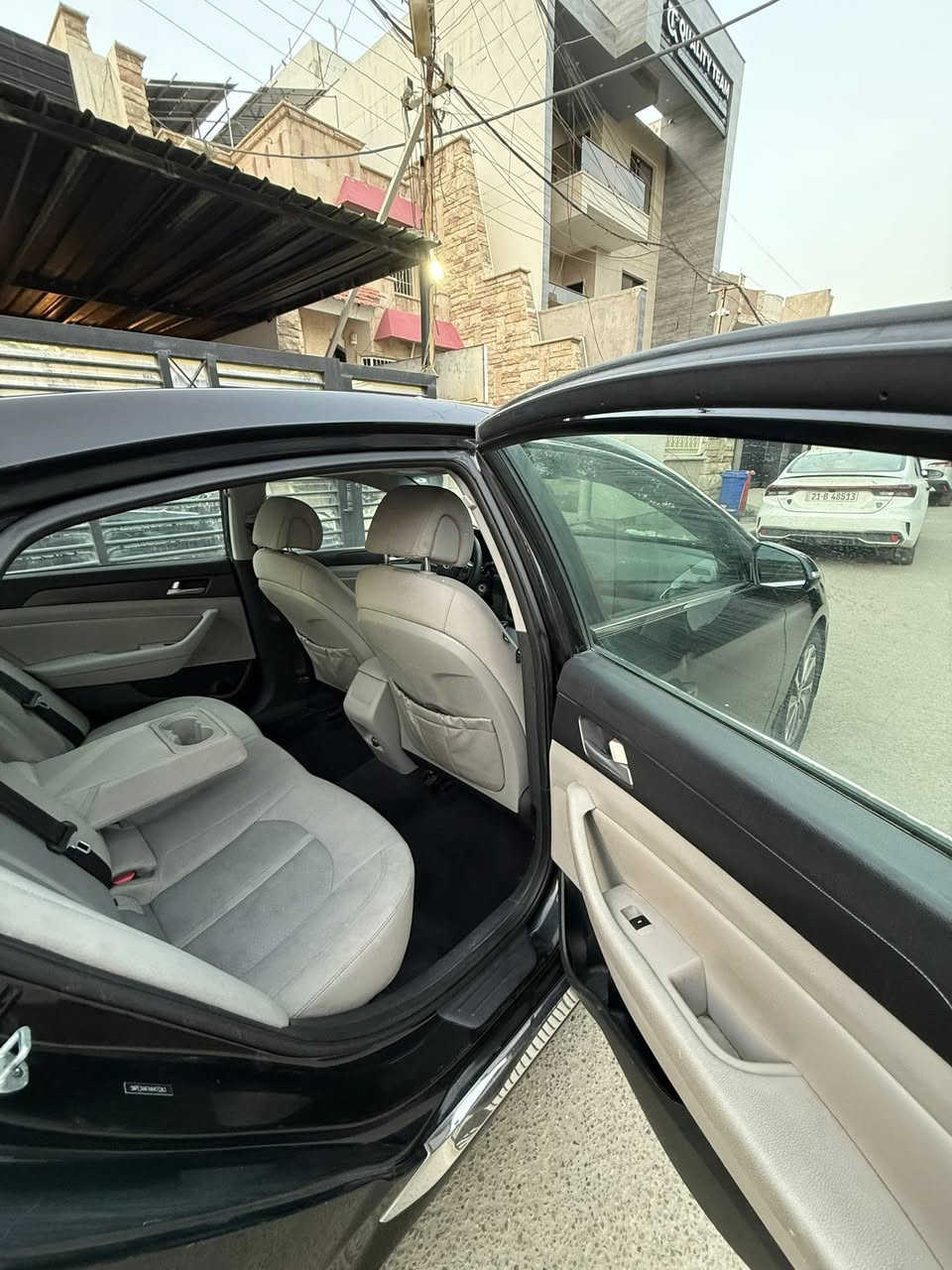 السلام عليكم
 سياره سوناتا موديل 2017 وارد امريكي حادثها چاملغ خلفي للسايق 
محركًGdi 2.4 
 رقم اربيل داخله هزه 2026 السنويه باسمي نافذه لسنه 2030 تحويل مباشر
السياره مرتبه ونظيفه يلي يحب يشتري يتواصل وياي 
***********

سعرها 125$
