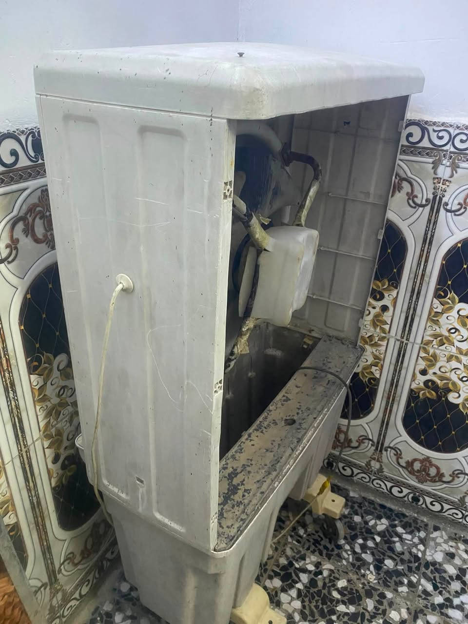 السلام عليكم مبرده كنفيره للبيع السعر ٥٠ الف موكلش نضيفه كل غراضها كامله اليف يحتاجله تبديل مال عام +صوت بيها +ومحترك الكرت ومحوريها وهاي نفس البصوره وهاي الجوه الي يتفرغ منها المي لاغيها لازكيها الشراي يراسلني


**إذا كنت صاحب هذا الإعلان وتريد حذفه لأي سبب، رجاءا أرسل رسالة إلى الدعم الفني**