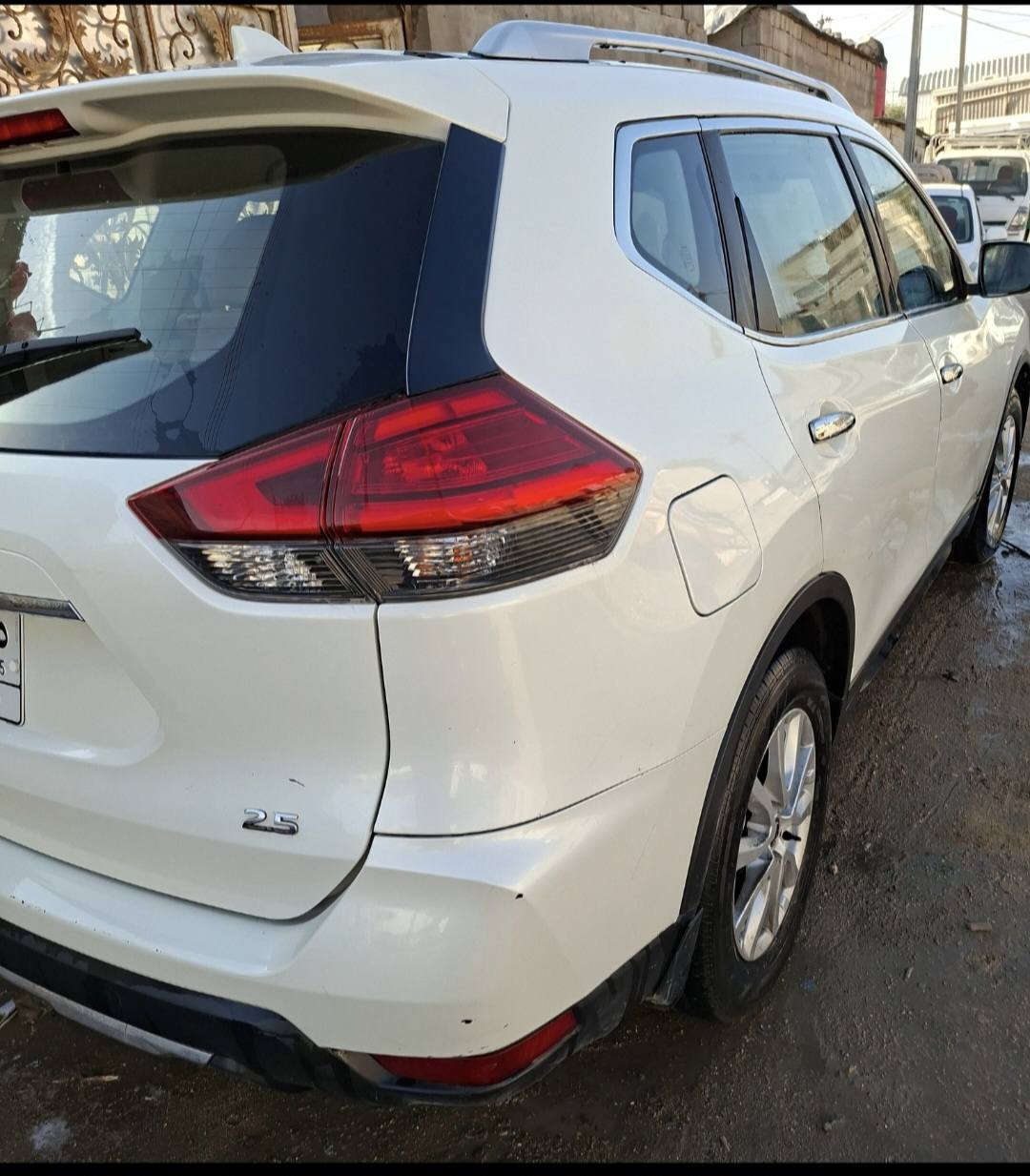 نيسان اكستريل خليجي مديل 2019 مكفوله رقم بعداد محرك 2500 مكفول تبريد تدفئه كامره خلفيه اشارة ترحيب جانبيه فقط بيه كم شخط بالباب مكفوله من الصبق والسونار موضح مكانه البصره  والسعر جدا مناسب ببع مستعجل  165 وبيه مجال قليل  ت***********  اعتذر من الرد على التعليقات  وبدون مراوس
