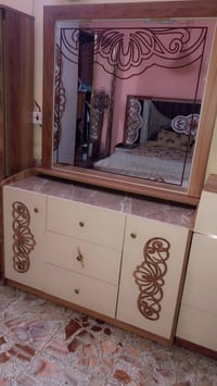 متوفره غرفه نوم ١٠قطع مستخدمه المكان حي تونس ٠٧٧٠٤٥١٣٩٤٤