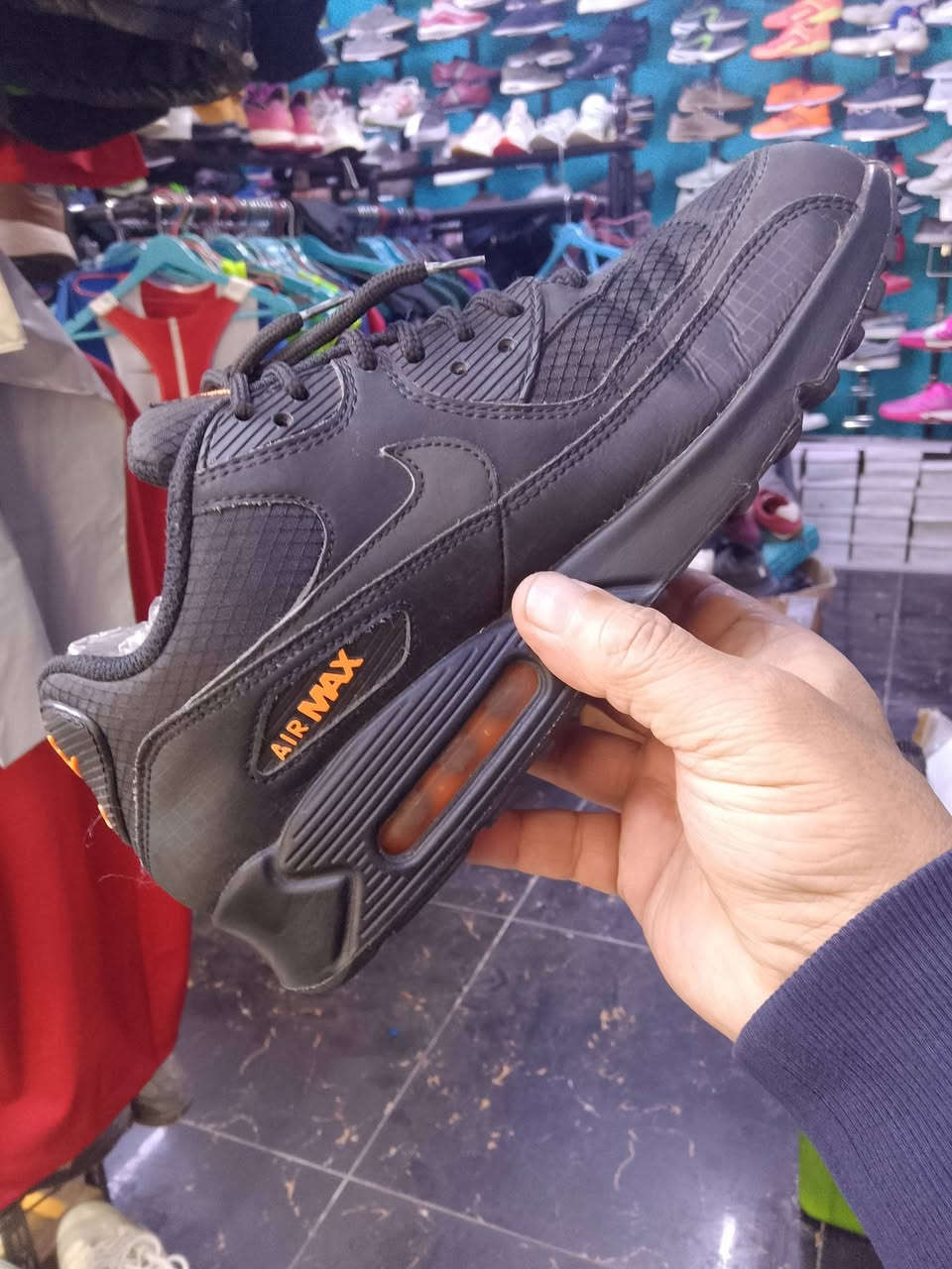 قطعه رشاقه وأناقة ونظافته فول من نايك اير ماكس
القياس..42.5
طول القدم..27سم
المنشأ..ڤيتنامي
السعر.فقط20الف فقط 20الف 
توجد خدمة توصيل كل المحافظات 
للحجز والاستفسار راسلنا واتس اب وماسنجر عله الرقم الموجود ***********ابو ايمن
