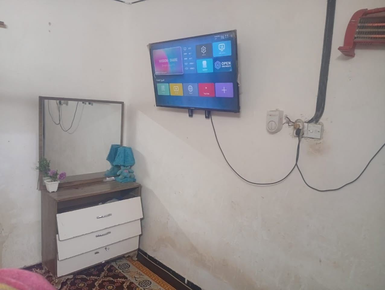 دار للبيع المساحه 200 متر
يحتوي على غرفتين وصاله وستقبال ومطبخ وصحياة وحمام العنوان حي العسكري الثالث شارع 30 مرجعة مكتب الكعبي للعقار *********** وتساب اتصال
