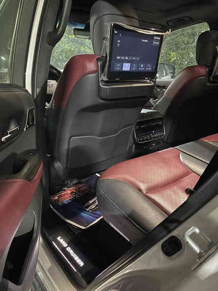 لانكروز 2022 VXR داخل احمر
ماشيه 47 رقم شمالي
بيها بارد جدا بسيط والباقه كفاله
مكان السياره بغداد
***********
***********
