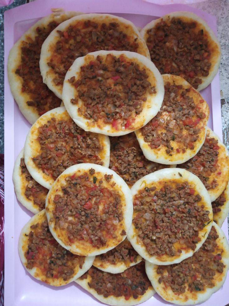 السلام عليكم يتوفر لدينا معجنات واكلات واخبز صاج وعادي مستعدون تجهيز كافات المناسبات والحفلات اليحب يجحز يراسلني أو تصال برقم ***********  او*********** كرامة 19 قرب مدرسة ترميذي يوجد توصيل
