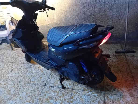 سلام عليكم  للبيع ماكس مضلع نوزل دراجه ما متعوبه على ايدي
 من الدوام للبيت دهن كله اصلي ادير محرك مكفول برغي ما مفتوح بيه شرط نص نكرة 
 الدراجه ماخذه رمبه رياضي شلعه فول تجي وتفحص سعر ٦٠٠وبيهه مجال لشراي عنوان بغداد حي جهاد 
 واتساب  *********** ابو يوسف
