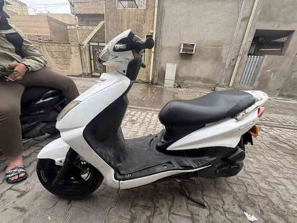 السلام عليكم دراجة سكنس نثيه ياباني🎌 دراجة جديده بمعنه الكلمة تاخذها من باب البيت وجيب وياك الف فيتر نضيفة بل عافيه عل ياخذها *********** مكاني الغدير
