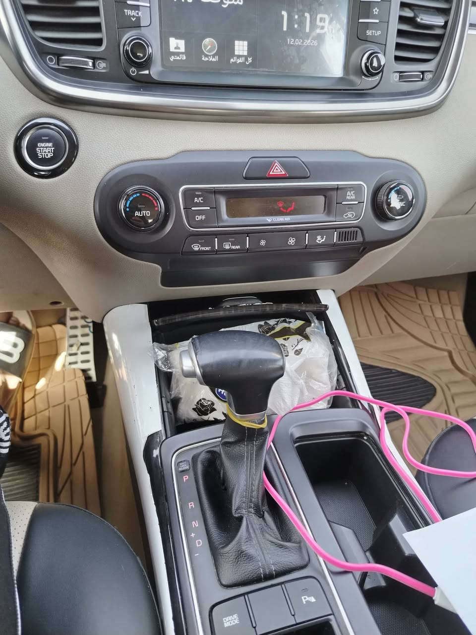 سلام عليكم سورنتو ٢٠ خليجي معروف مواصفاتهه ٦سلندر سابقا مكفول هسه صار بيهه هاي الشخوط موضحه بل صوره وشويه بارد فوك لدواسه يعني واضحه السعر ٢٤٠وبيهه مجال الي ميشتري لا يتعبني وتعبه عجبك اتصل ماعجب اعبر المنشور رقم التليفون ***********ملاحضه السيارة ماشيه ٧٤حقيقي مكاني الطيفيه غير متواجد على الفيس
