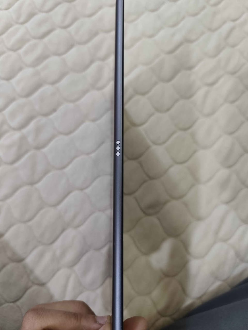 آيباد Apple iPad Air3 بحالة نظيفة جداً، استخدام خفيف وبدون مشاكل. الجهاز قوي وسلس ويشغل لعبة ببجي بسلاسة وفريمات ثابتة. مناسب للألعاب، الدراسة، والتصفح. بطاريته ممتازة وأداءه سريع متواجد ماسنجر 
رقمي واتساب واتصال *********** البصرة, العراق
