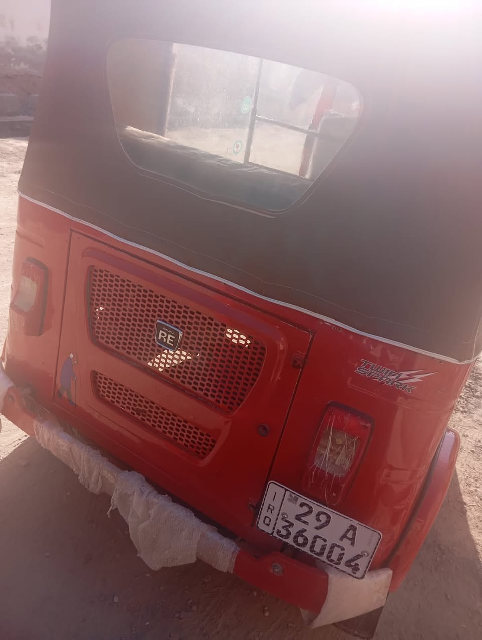 سلام عليكم 
تكتك للبيع 
موديل2022 
كشر مكفول بس رصعه جوه البك 
محركه مكفول رقمه كوت 
تحويل ثاني يوم 
سعره 8400 وبيه مجال
*********** اتصال
مكاني رفاعي
