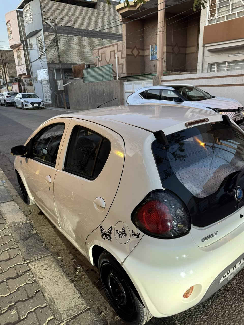 جيلي باندا موديل 2013
رقمها نجف  انكليزي جديد

تحويل ثاني يوم 

سياره جديده كلش ما ناقصه برغي .

ماشية 40km حقيقي 

تبريد شغال

حدادية جديدة 

مكينة وكير مكفولات من الفتح

بيها بارد فقط بالباب خلف السايق

والباقي كفاله 

مكاني نجف حي السلام 

السعر 53 وبيه مجال 

***********
