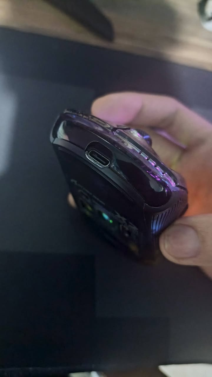 ماوس قيمنق Attack Shark X2 شفاف (لاسلكي)
التفاصيل:
​الحالة: نظيف جداً (استخدام بسيط).
​التصميم: شفاف بالكامل مع إضاءة RGB مميزة.
​الاتصال: لاسلكي (2.4G) + بلوتوث + سلكي Type-C.
​الملحقات: الكارتون والسلك الأصلي.
​السعر: 15,000 دينار (قفل).


**إذا كنت صاحب هذا الإعلان وتريد حذفه لأي سبب، رجاءا أرسل رسالة إلى الدعم الفني**