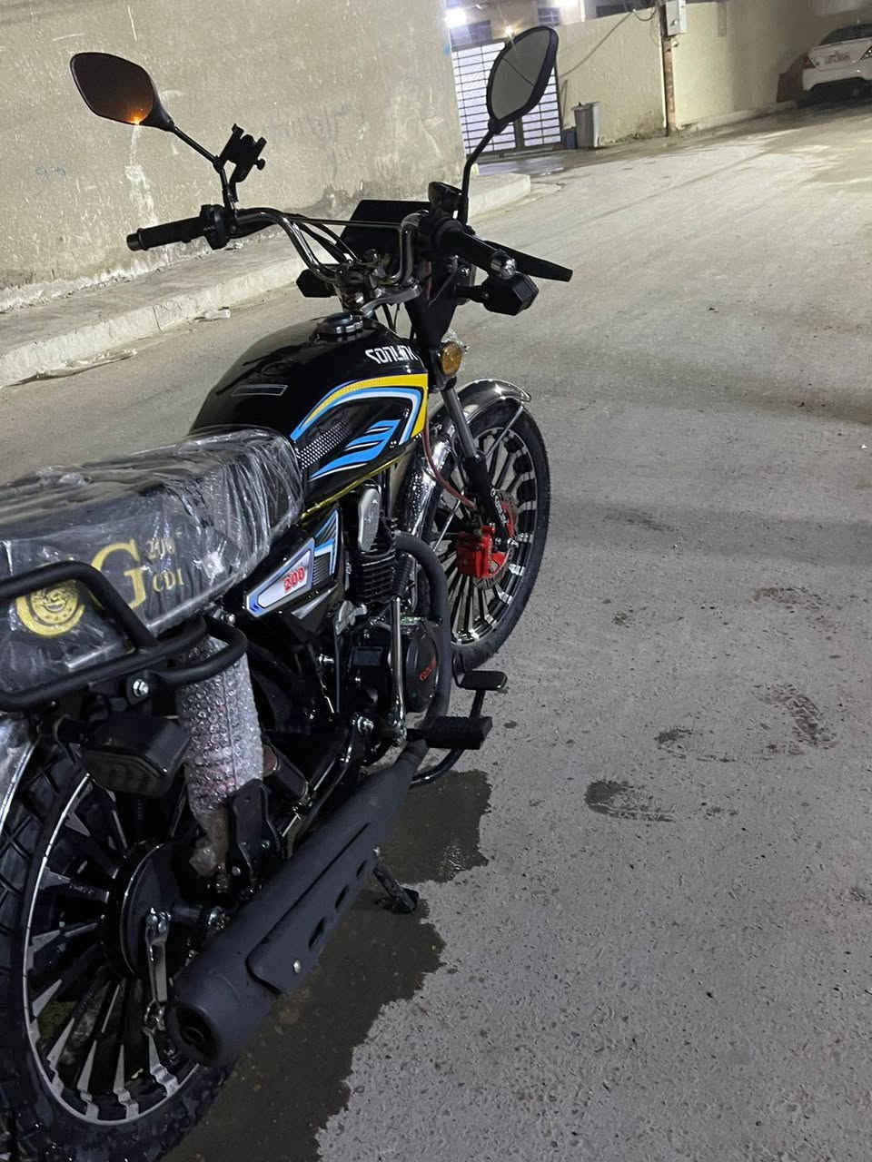 دراجه سافان موديل 2025 
قبل 6 أيام نزلت من الرمبه بعدهي زيرو 
تجي وتفحص بعينك وتشلع عيوني 
دبل بصمه 
دبل سويج 
محرج 200c
دراجه جديده وحق علي 
سعرها مليون و75 
رقم لاتصال /***********
مكاني بغداد زعفرانيه
