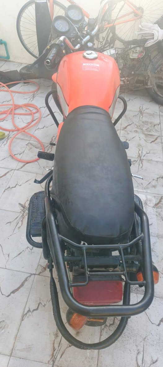 السلام عليكم
دايون نفخ 22 طالعة بال 23 محركهة مكفول كلجاتهة بلاديات ممفتوحة محرك 200 اوراق اصولي دراجة كلش نضيفة مال جناي دهن كلة امزويل ممشتغلة دلفري الدراجة مجرد لدوامي 

بيع او مراوس 1600
***********
