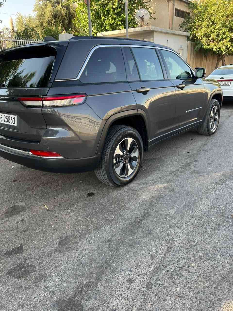 للبيع وماكو هيج سعر 310$ 
Jeep Grand Cherokehee 4xe Plug-in Hybrid 2024

جيب كراند شيروكي  هايبرد  

5 راكب ، هايبرد بانزين وشحن 

ماشية 40 الف ميل. بحالة الزيرو

رقم اربیل باسمي سنوية وهزه جديد. 

المواصفات :- 

5انضمة قياده 

تدفئة تبريد كشتات 

نضام سماعات هواي موصفات بيها  

فور ويل 4-4

٥ كامرا وحساسات خلفيه بريك).

كشنات جلد امامية تدفئة وتبريد وميموري.

تدفئة بالستيرن.

تبريد وتدفئة ٣ مناطق التحكم بيها منفصل ( السايق والراكب والخلف كل واحد وحد).

بردات خلفية.

تشغيل عن بعد .

شاحن واير ليس.

تحكم ستيرن كهرباء.

شاشة كبيرة.

5 مودات للقيادة مع off-road mode.

حساسات امامية وحساسات خلفية .

رادار امامي وخلفي وجانبي مع تنبيه نقاط عمية وبريك تلقائي 
 
الضرر
بابـ صایق

 مكان السيارة  اربیل

*********** واتساپ أربيل, العراق
