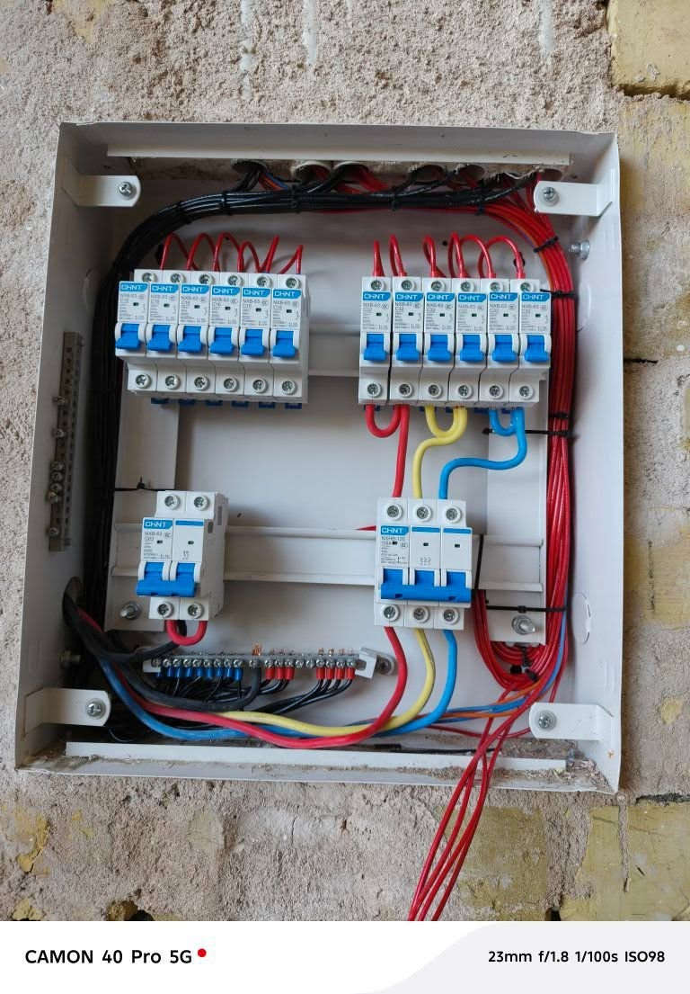 ﻛﻬﺮﺑﺎﺋﻲ ﻣﻨﺎزل / بأسعار مناسبه
1_ ﺗﺄﺳﻴﺲ ﻛﻬﺮﺑﺎء بوري / سيمنز  
2_ ﺗﺠﺪﻳﺪ اﻟﺘﺄﺳﻴﺲ اﻟﻘﺪﻳﻢ  
3_صيانة جميع أعطال الكهرباء
*********** / ميسان العمارة
