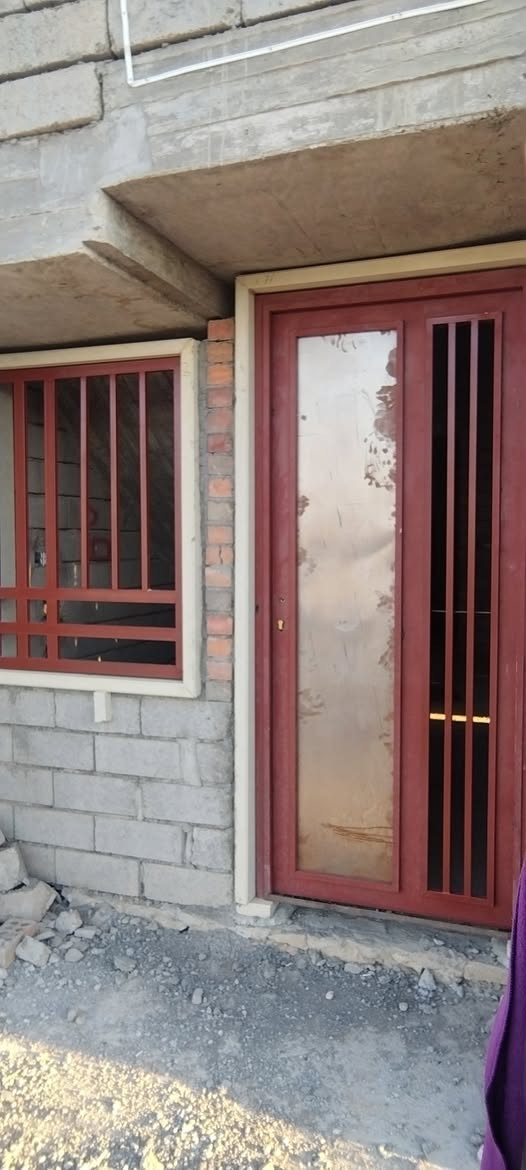 حدادة السلطان
ناحية الشورة 
(حمايات وأبواب حسب الطلب)
ملاحظة/ :الأبواب بديل خشب ولكن صاحب البيت  أراد أن نغلق الأبواب بشكل مؤقت حفاضا على الخشب ان يتضرر
*********** واتساب
*********** اتصال
حسين
