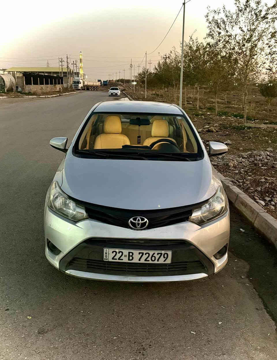 تۆیۆتا یارس 2017 سلڤەر
سەیارەکە فول مواسەفاتە و کامل جوانکاری بۆ کراوە
بێ سبوغە تەنها چەمپێکی پشتەوەی هەیە. ناو عەوزی نەگرتیە  لەگەڵ تەزرەیەکەی زۆر کەم و کوشن جلد و دەبل گێڕە دەبل تڕاکشنە
مەکینە گەورەی مەکینە سپیە ڕەقەم و سەنەوی نوێیە تەحویل و بەناوکردن. بەشەرتە 
نرخی 118 وەرەقەو مەجال رەقم *********** أربيل, العراق
