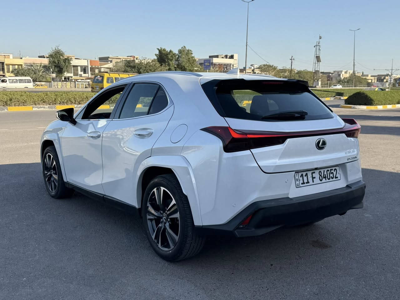 للبيع lexus ux 250
موديل 23 

وارد امريكي صور الحادث مرفقه صبغ فقط 3 قطع سيارة فول ومواصفات الكزس معروفه رقم بغداد. دولي باسمي 

ممشى السيارة حاليا 16 الف فقط 

محرك 2000 هايبرد 

محرك كير حدادية مكفولة سيارة جديدة

 السعر جدا مناسب 185$ ورقة اعتقد ماكو ux بهالسعر  متوازي على بيعتها مكان السيارة بغداد السيدية ***********
