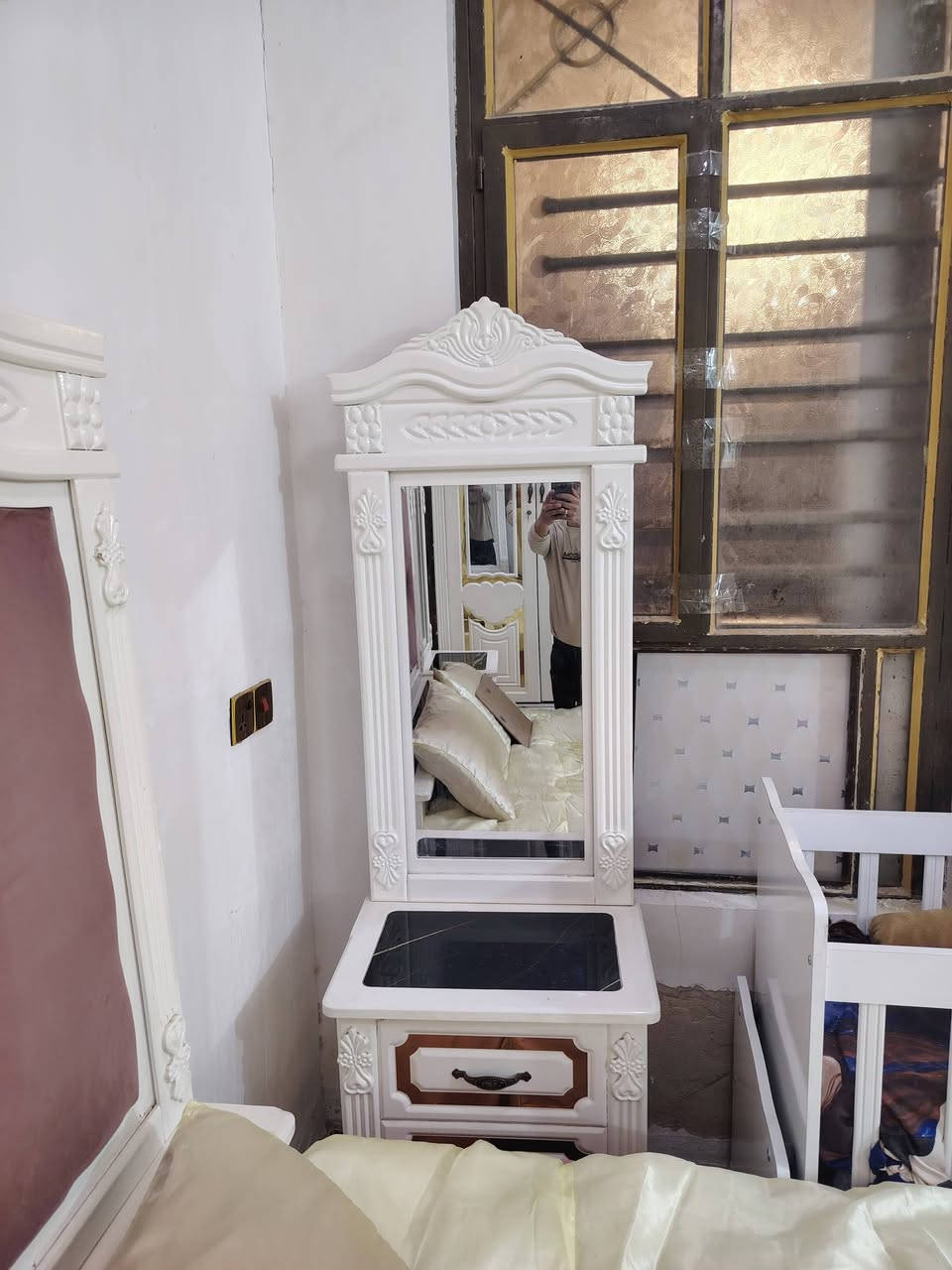 السلام عليكم غرفه نوم جديده نضافتها 100% خشب عراقي تفصال تصميم تركي 9قطع مابيها اي ضرر مكاني بغداد الاصلاح شارع الجزيره السعر مليون ونص وبيها مجال ***********
