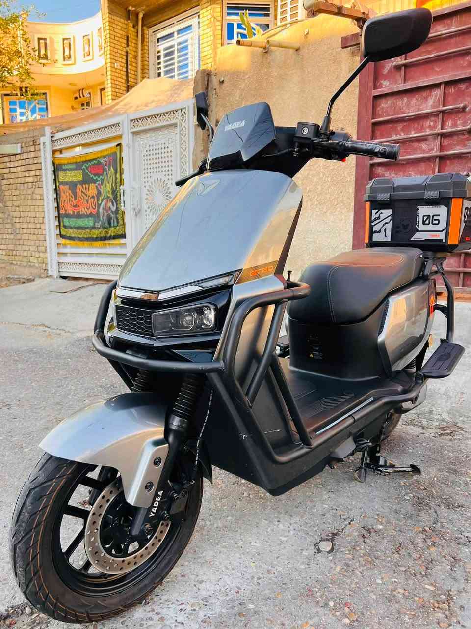 سلام عليكم ورحمه الله وبركاته  
دراجه شحن ياديا GT60 الدراجه بحاله الشركه ماشيه 1211 كيلو مشموله بالضمان 
ضمان لحد 20 الف كيلو 
ملف 1500
القدره القصوى 2500واط
بطاريه گرايفن
حجم البطاريه 25 امبير / 75 ڤولت
6 بطاريات 
الويل الامامي 12 انج الخلفي 10
سرعتها 64 كيلو متر حقيقي 
الشحنه الوحده تمشيك من 65 إلى 75 k
السعر 950 قفل سعر نهائي مكاني بغداد الزعفرانيه ***********
