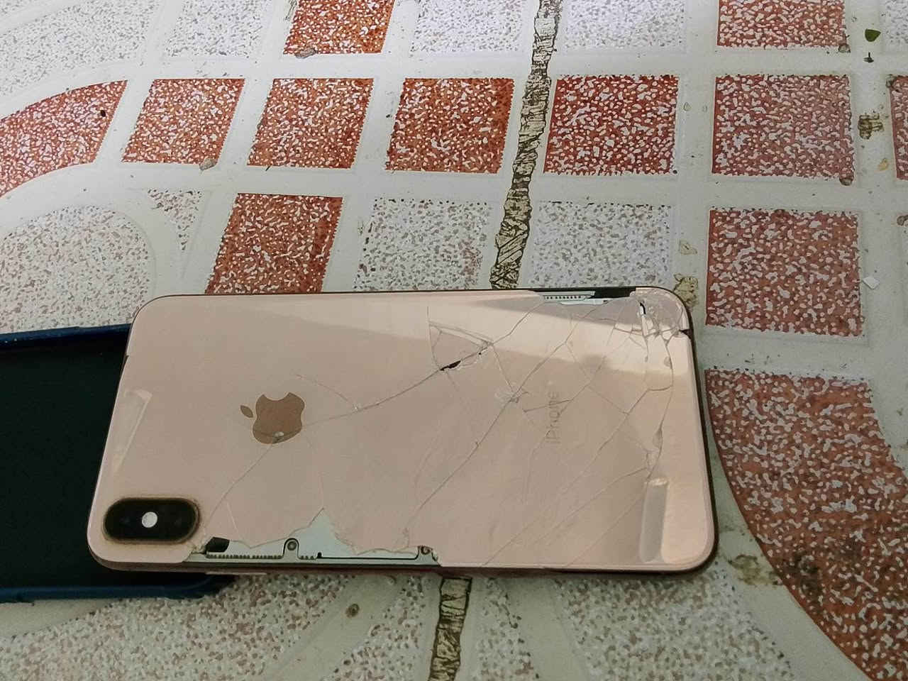 آيفون اكس ماكس ذاكرة 256 بطارية 77 بلاد جهاز كلة بلاد كلشي مامبدل على وضع الشركة جهاز جديد بي كسر بالظهر السعر 275 وبي مجال قليل جماعة ال200 اعبر المنشور ورجاءً من اكلك هذا قفلة لاتجتهد وتنطي سعر من يمك السوك كلشي بي *********** عمارة, ميسان
