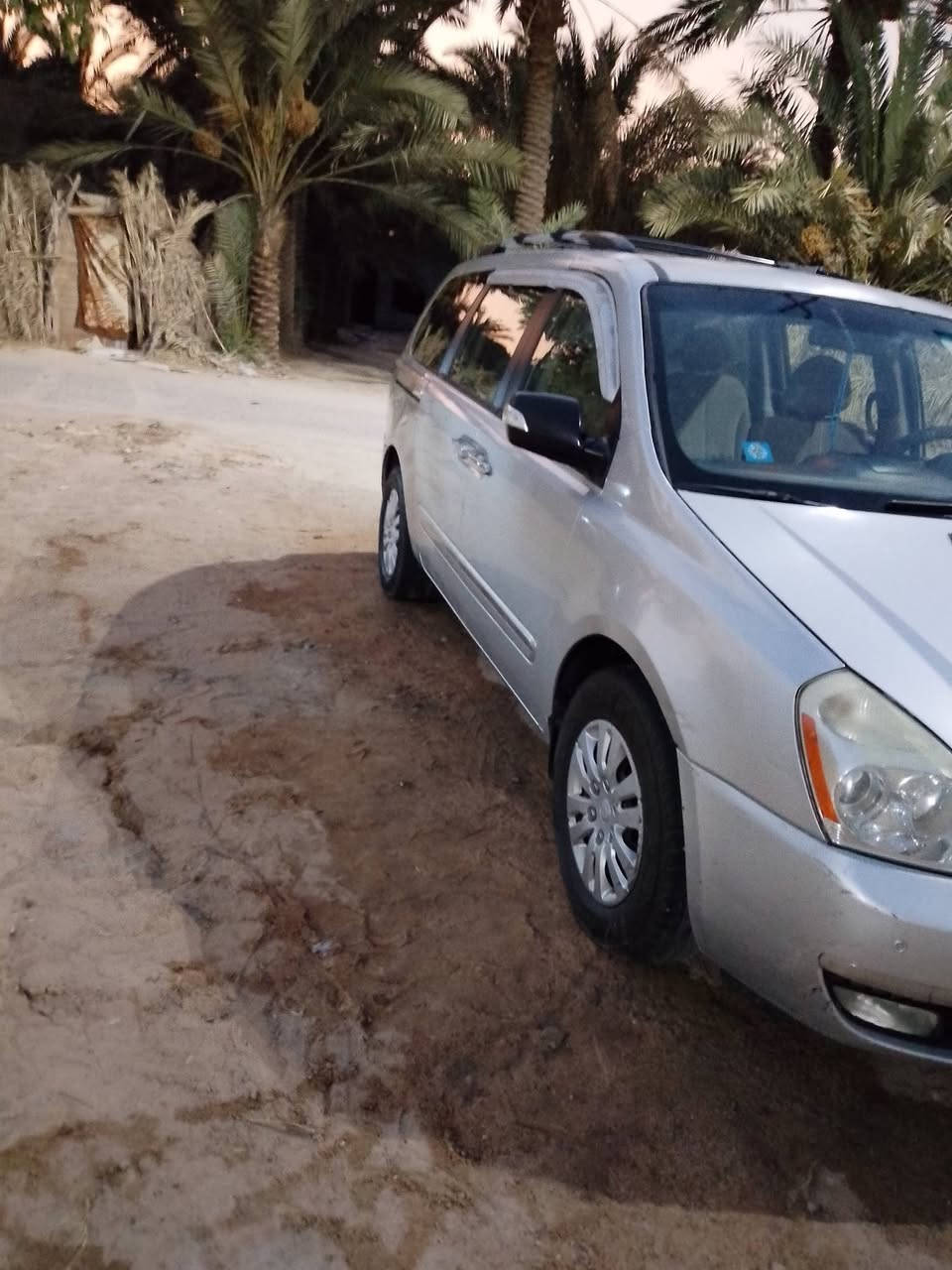 للبيع فقط سيدونا 2014خصوصي بسمي  وارد امريكي  جاهزه من كلشي حداديه تخم تاير كير مكينه السعر 148وبيها مجال بسيط ***********
