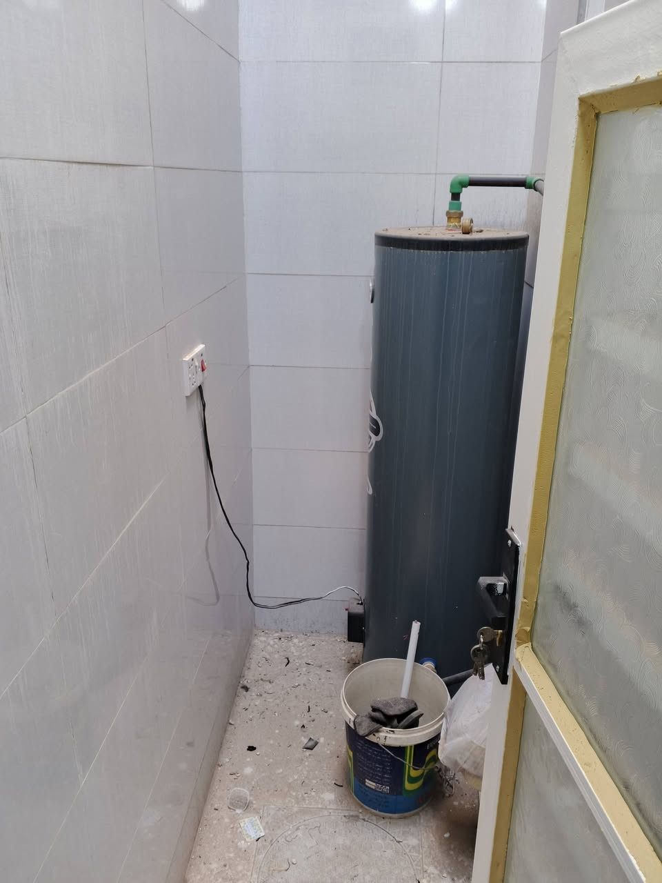 مشتمل للايجار 
الشعب/  شارع الأسواق المركزيه
يحتوي على 
استقبال ،مطبخ،خدمات ،غرفه نوم 
للمعلومات أكثر مراجعه مكتب الأخوين للعقار 
***********
