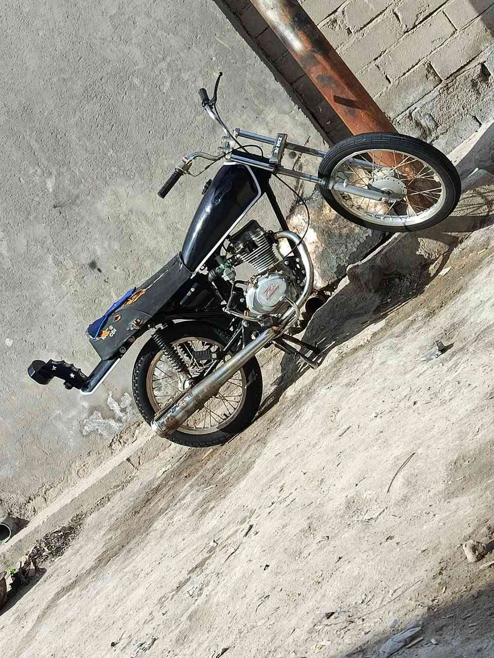 سلام وعليكم دراجه لبيع مكينه ناعمه كلش فصله اتخبل دراجه جاهزه الشراي ينتصل عل رقم او مراسله ***********
