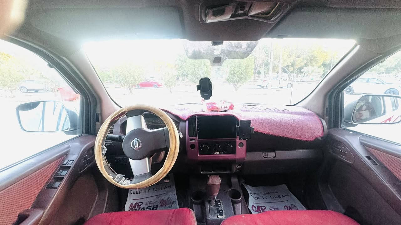 السلام عليكم
سيارة للبيع نيفارا موديل 2009
السعر 80 وبيها مجال 
مواصفات👇🏻
مكينه وكير بطه واربع تايرات وشاشة وكامرة كله جديد 

بابين مبدلات🔴 باقي الاستفسار على هذا الرقم ***********
