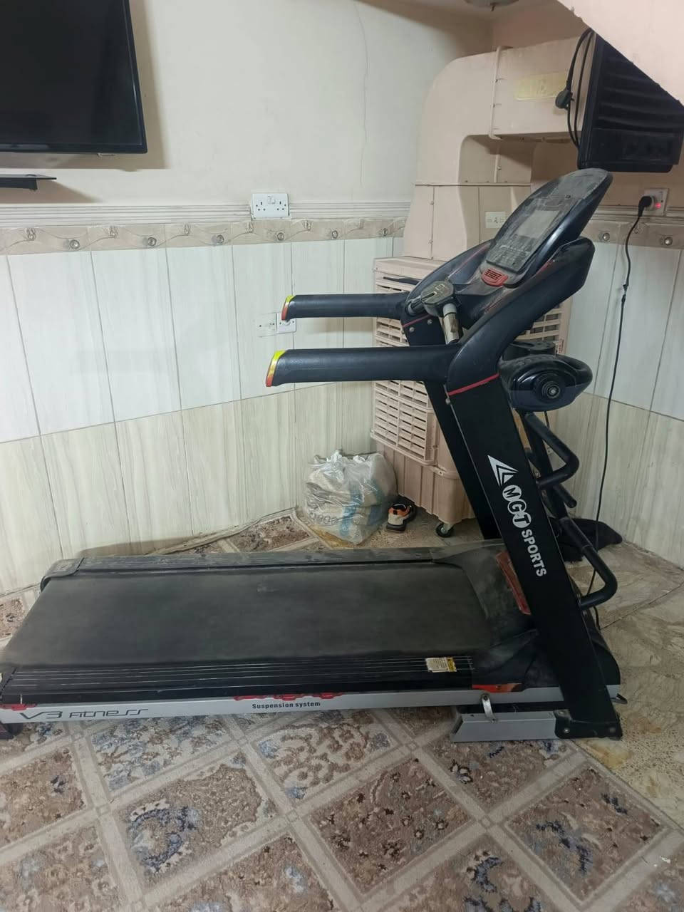 مرحباً حبايب جهاز جري للبيع جديد ع فتحتة الكارتون استعمال بسيط جدا جدا وكلشي بي شغال مضموم وممستعمل بس شي بسيط وبي فديو موضح شوفوا الشغل مالته 
السعر 250,000 ميتين وخمسين وبي مجال بسيط 
حبايب متلگونه بهيج سعر بس الناس متوازين ع الفلوس ويريدون يبيعوا بهيج سعر للتواصل ع الرقم *********** وبي واتساب
