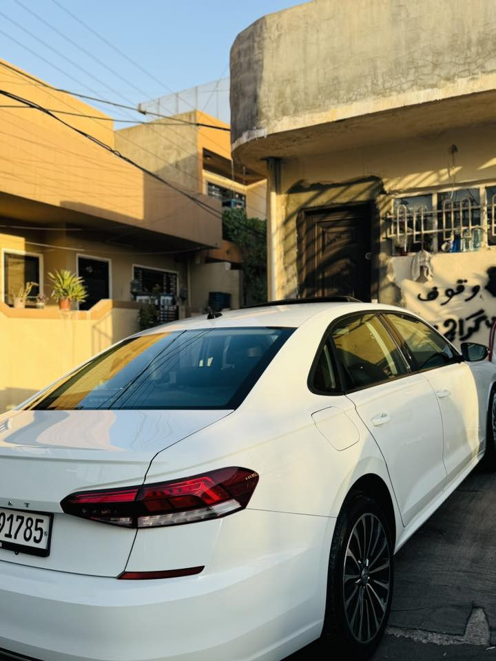 سلام عليكم 
فولكس واكن باسات 2022
وارد كندي 🇨🇦 
Limited Edition 
فول مواصفات 
محرك:2.0T✈️
سلايت
تحديد سرعه  
نقط عمياء 
قياده شبه ذاتيه  
توقف تلقائي
تحديد مسار 
كشن هيتر 
لايتات ليد امامي+خلفي
شاشه تدعم ابل كاربلي و اندرويد اوتو
مري هيتر 
رادار امامي و خلفي
كير و مكينة و كهربائيات و صدر بشرط
 طخم تايرات جديد
السيارة دينار مصرف ما بيها 
بالعافيه عالياخذها
موقع السيارة اربيل 
الرقم ***********
