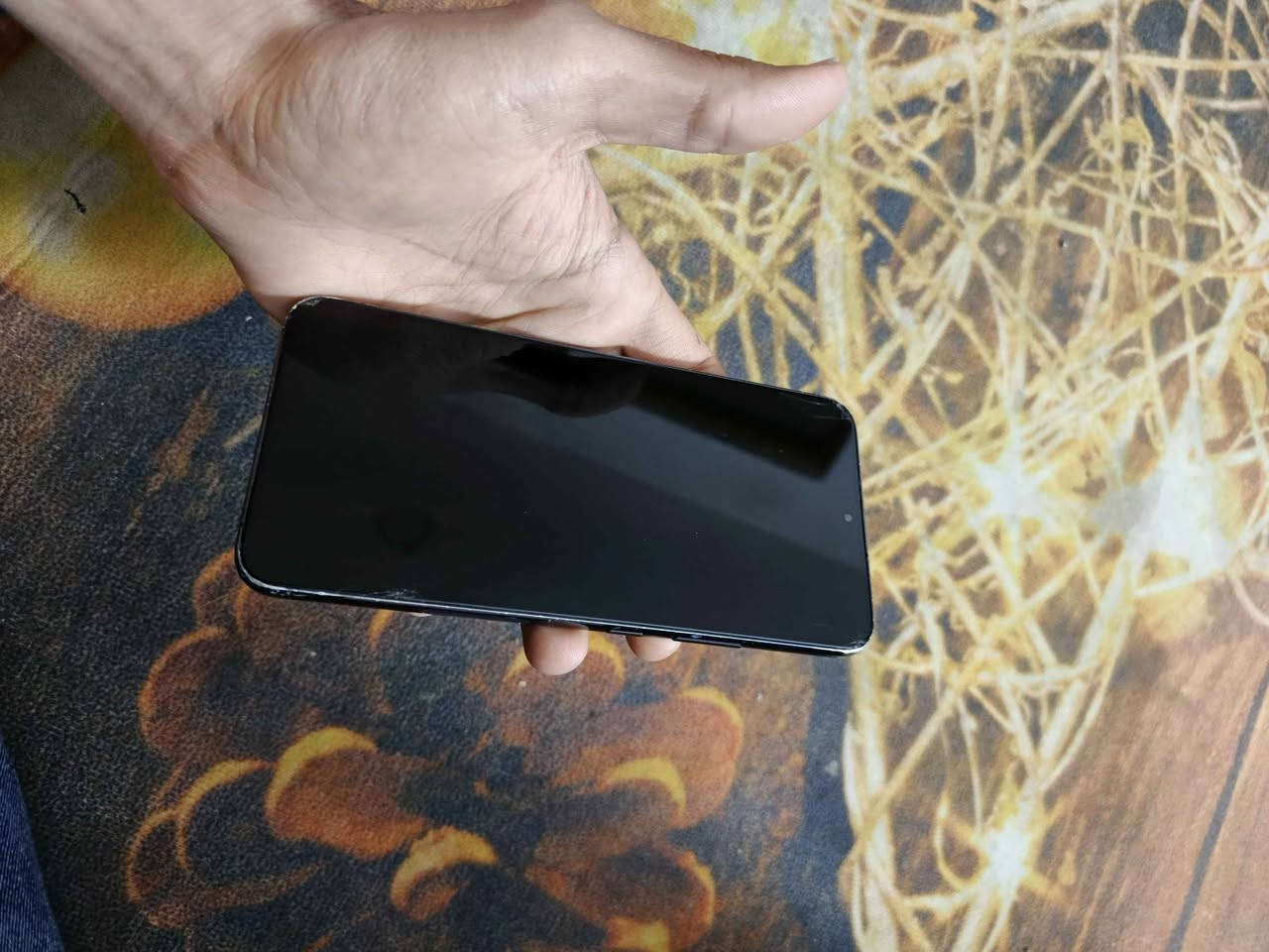 اس 22بلاس ذاكرة 128 فقط الكلاس بيها فطور بسيطة ماماثر نهائي ع الشاشة والضهر بيه فطر ايضا كما موضح مكاني بلكمالية شراي اتصل *********** سعر 225 مجال حك الجية بس بغداد, العراق
