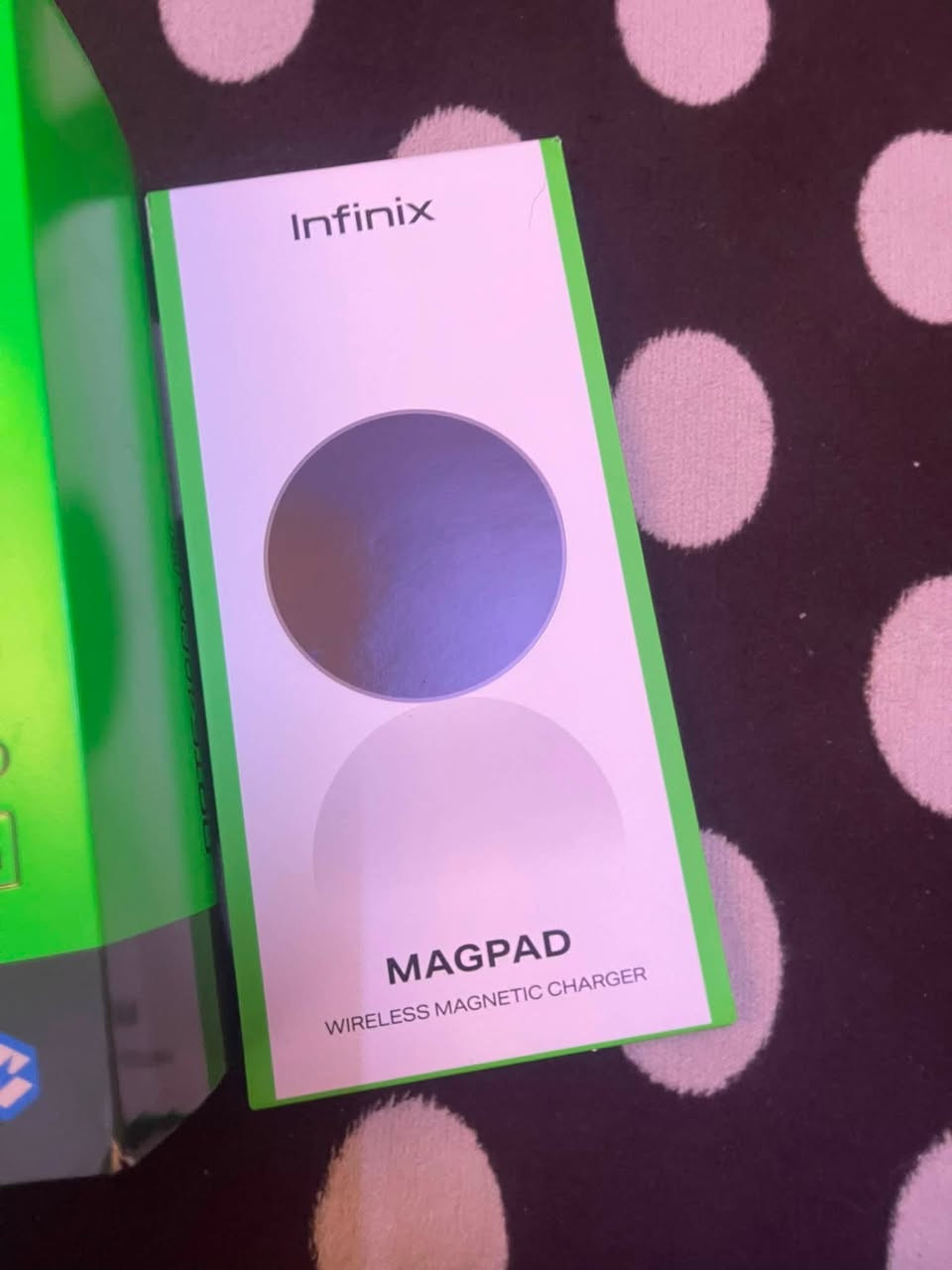 للبيع
Infinix Note 40 Pro 5G

الجهاز استعمال خفيف جداً ونظيف، بحالة ممتازة وما بي أي مشاكل، كلشي بي شغال 100%.

المواصفات:

* معالج Dimensity 7020
* ذاكرة 256GB
* رام 8GB + 5GB توسعة
* شاشة AMOLED بدقة FHD+ ومعدل تحديث 120Hz
* كاميرا رئيسية 108MP
* كاميرا أمامية 32MP
* بطارية 5000mAh
* شحن سريع 70W
* سماعات JBL
* يدعم الشحن اللاسلكي المغناطيسي (MagPad)

المرفقات:

* الكارتون الأصلي
* جميع الملحقات الأصلية
* MagPad للشحن المغناطيسي
* كفر حماية

الجهاز استعمال شخصي لفترة قصيرة جداً، والبيع لغرض التبديل أو الحاجة.

للاستفسار:
***********
