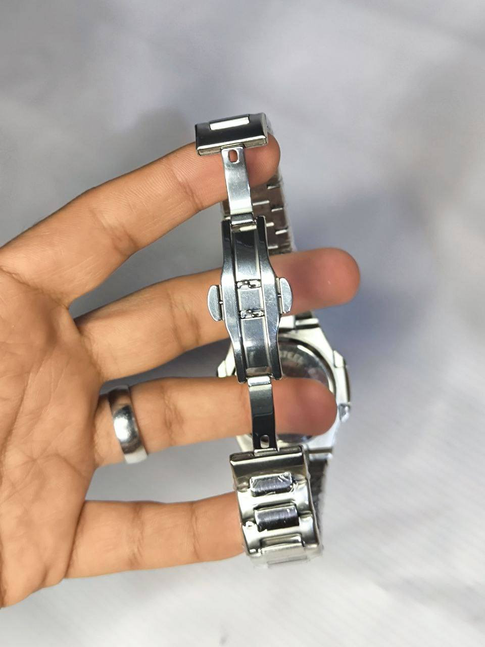 باتك فلبPatek Philippe

تحفه فنيه تتخطى مفهوم الوقت 
مكينة كوارتز ناعمة ( نظام ماطور)
الميناء  مميز بدزاين عصري مزودة بمنفذ تاريخ مع اميال لامينوس
زجاج معدني مقاوم للخدش 
الهيكل مصنوع من الاستانلس ستيل مشطب 
مختمة من كل مكان
مقاومة ماء وغبار 
سير تيتانيوم
قفل فراشة

السعر :-30 الف ع اول تم 
للحجز والاستفسار يرجى الاعتماد خاص


**إذا كنت صاحب هذا الإعلان وتريد حذفه لأي سبب، رجاءا أرسل رسالة إلى الدعم الفني**