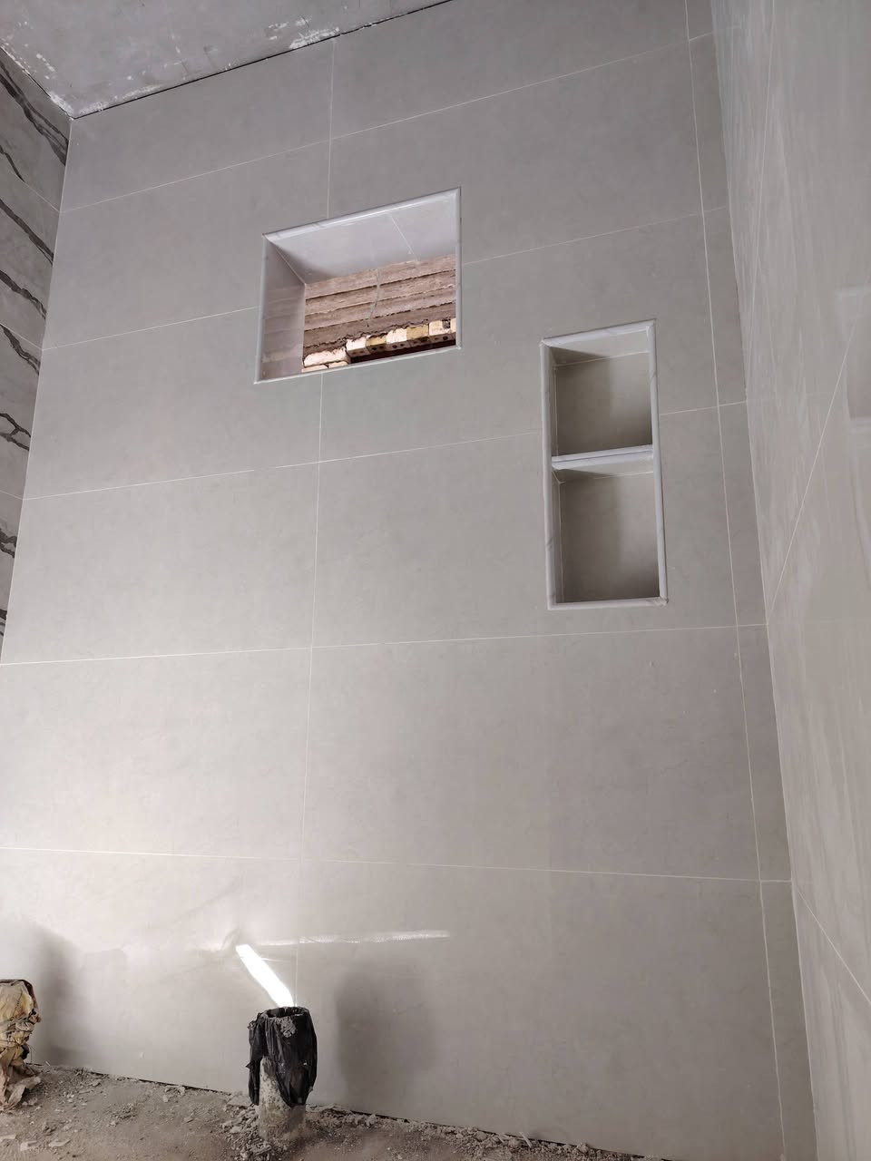 خلفه مصري لتطبيق جميع انواع السيرميك والبورسلين *********** والكاشى والمرمر والبيات ٠
