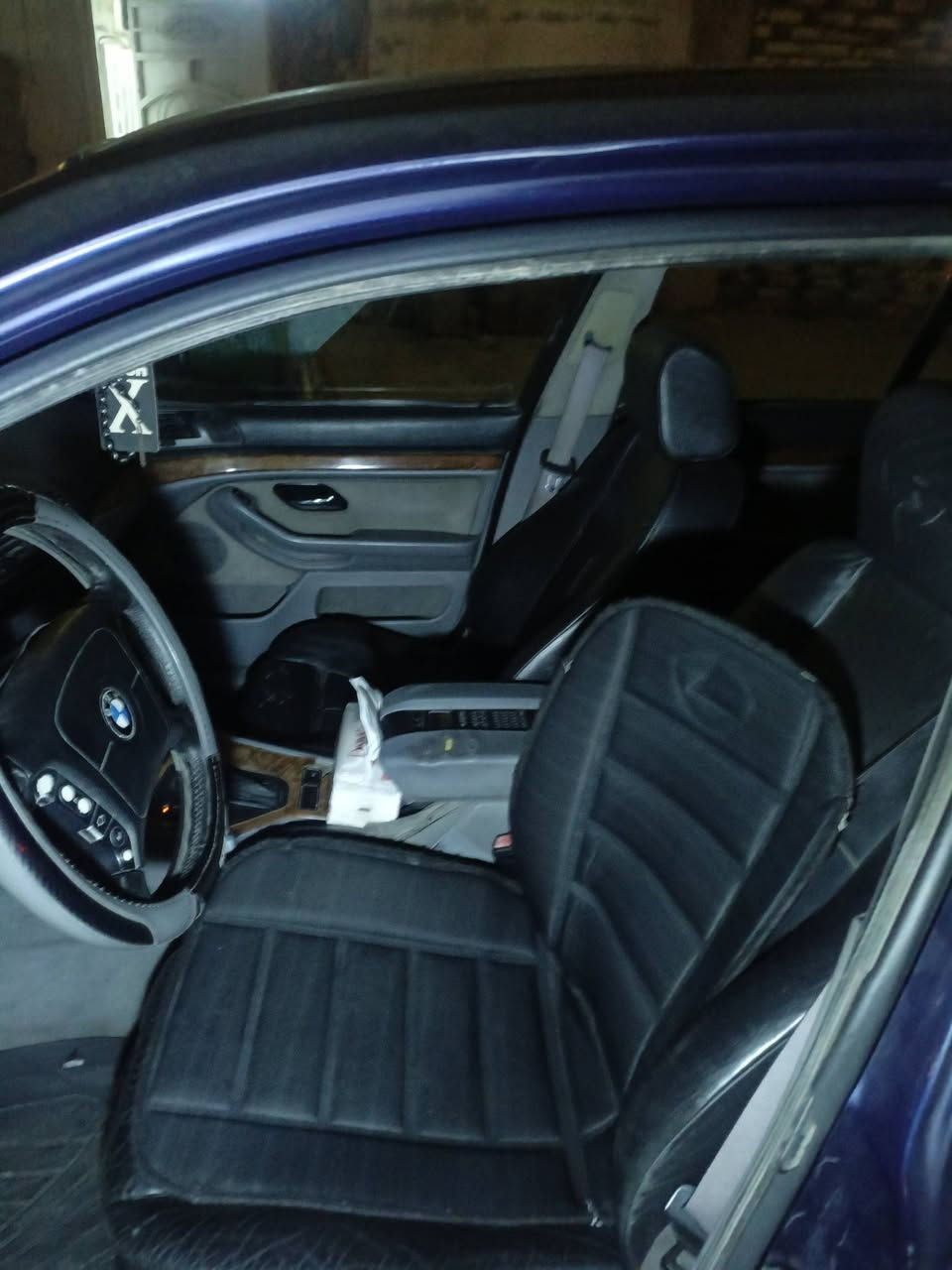 BMW صقر موديل98  مكينه28 ياباني تبريد لونها ازرق كير تخم تاير كشنات جلد اسود ***********
