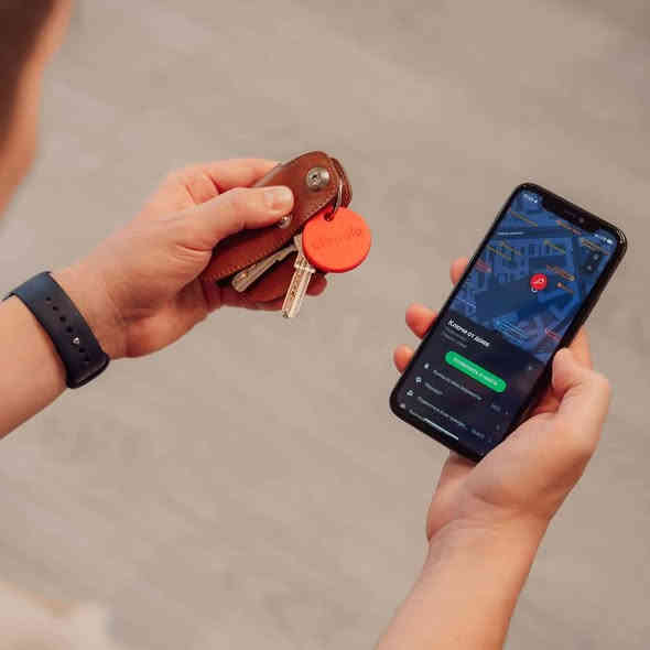 Chipolo Plus
 جهاز تعقب بلوتوث مقاومًا للماء، ويساعد على العثور على الأشياء المفقودة مثل المفاتيح أو الحقائب  أو الدراجات النارية 
يمكن توصيل الجهاز بهاتف ذكي عبر تطبيق Chipolo المتاح لنظامي iOS و Android
يحتوي الجهاز على بطارية  قابلة للاستبدال تدوم لمدة تصل إلى 12 شهرًا. 
يتميز بصوت تنبيه عالٍ يصل إلى 100 ديسيبل، مما يسهل العثور على العنصر المفقود.

للاستفسار خاص او  واتساب  او 
***********
او *********** 
 العنوان/بغداد/البياع/شهداء البياع /شارع سوق رضا  
*يوجد توصيل لجميع المحافظات
@إشارة
