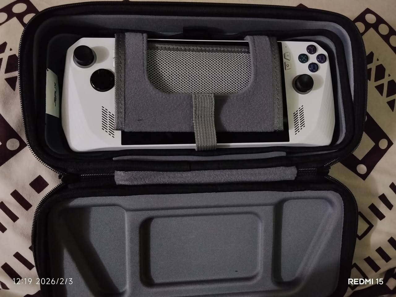 اسوس روج نسخة الاكستريم 
نضافة الجهاز 100/100
ذاكرة 512 + رام اصلي 128
كامل ملحقاته الاصليه 
ويا جنطة خاصة بي ودوك ستيشن يعرض على شاشة وفان تبريد ورام سانديسك
سعرة 575 ويا لملحقات كامل
مكاني نجف


**إذا كنت صاحب هذا الإعلان وتريد حذفه لأي سبب، رجاءا أرسل رسالة إلى الدعم الفني**